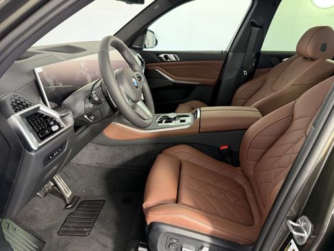 Used 2026 BMW X5 sDrive40i w/ M Sport Package RWD image 5