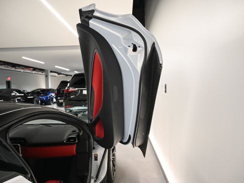 Used 2023 McLaren Artura RWD image 27