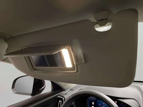 Used 2025 Volvo XC40 B5 Core image 21