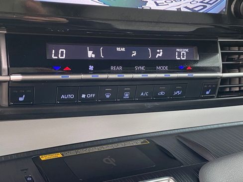 Used 2023 Toyota Sienna XSE w/ XSE Plus Package image 31