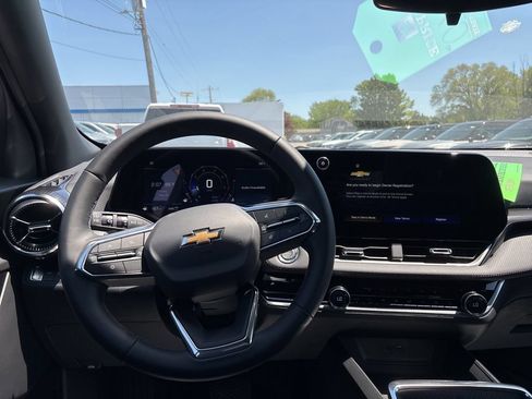New 2026 Chevrolet Equinox LT w/ Convenience Package II AWD/4WD image 11