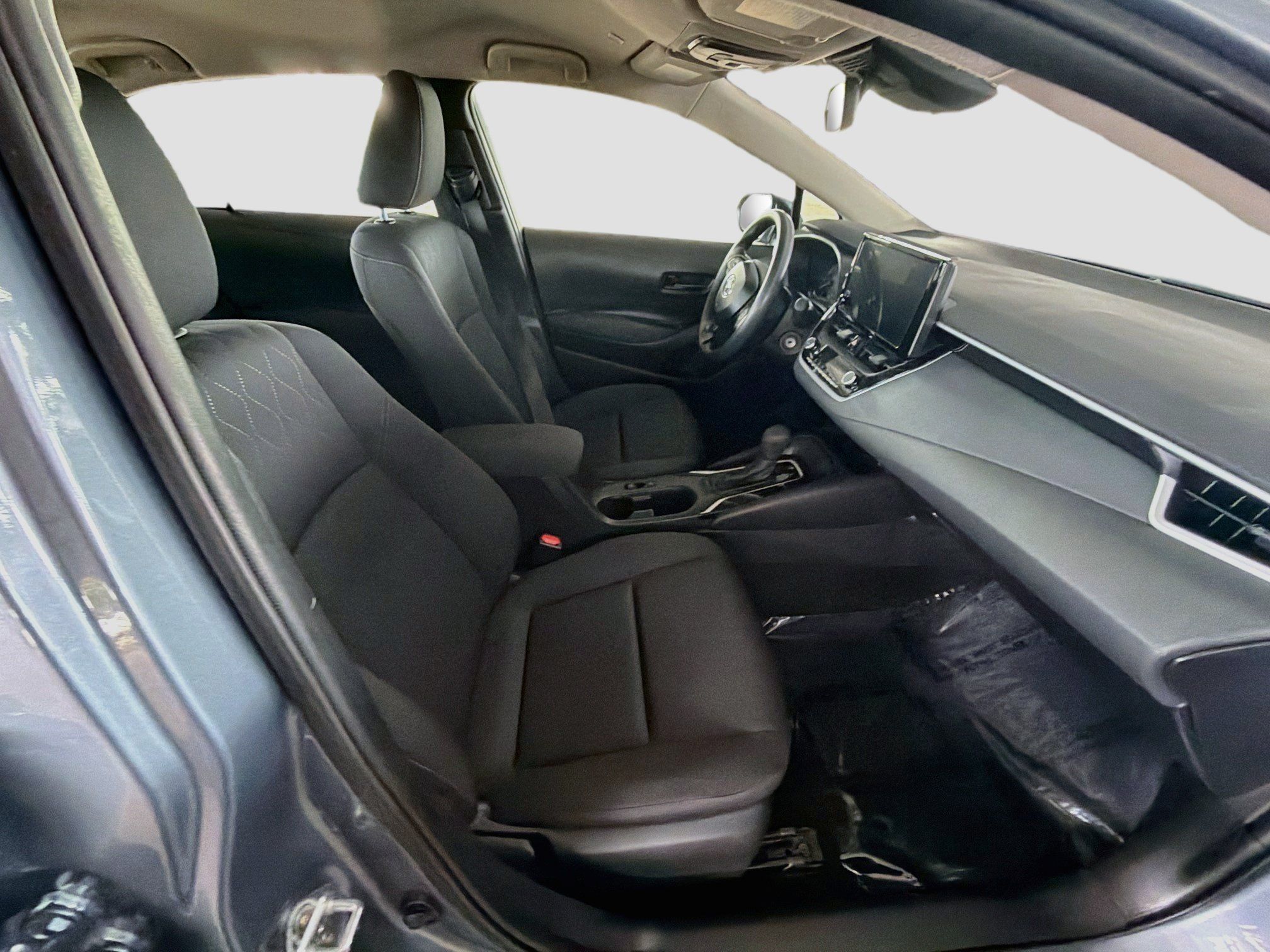 Used 2025 Toyota Corolla LE FWD image 30