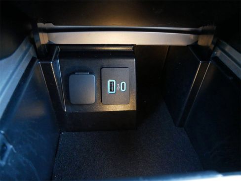 Used 2023 Ford Explorer Platinum w/ Technology Package image 25