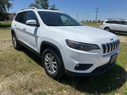 Used 2019 Jeep Cherokee Latitude w/ Cold Weather Group AWD/4WD image 2