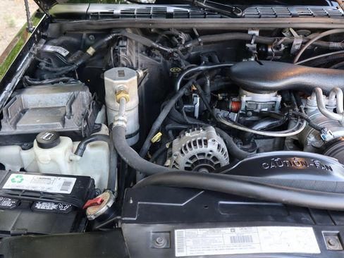 Used 2002 Chevrolet Blazer LS w/ Preferred Equipment Group AWD/4WD image 29