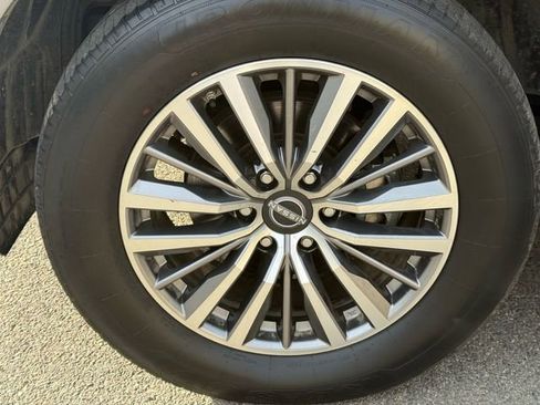 Used 2024 Nissan Armada SL image 16