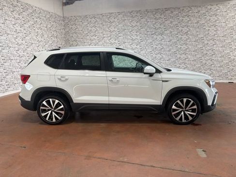 Used 2024 Volkswagen Taos SE FWD image 8