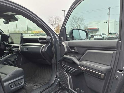Used 2025 Toyota 4Runner TRD Off-Road Premium AWD/4WD image 11