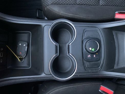 Used 2022 GMC Terrain SLE w/ Elevation Edition image 32