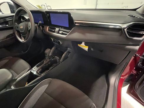 Used 2024 Chevrolet TrailBlazer LS image 25