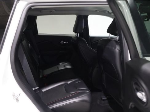 Used 2021 Jeep Cherokee Trailhawk w/ Technology Group AWD/4WD image 19