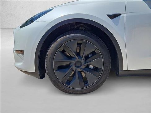 Used 2025 Tesla Model Y Long Range AWD/4WD image 22