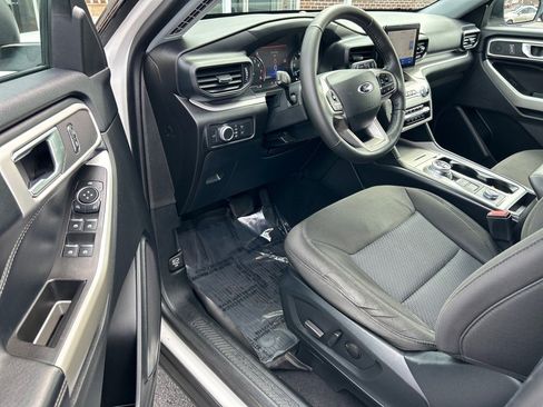 Used 2022 Ford Explorer XLT image 7