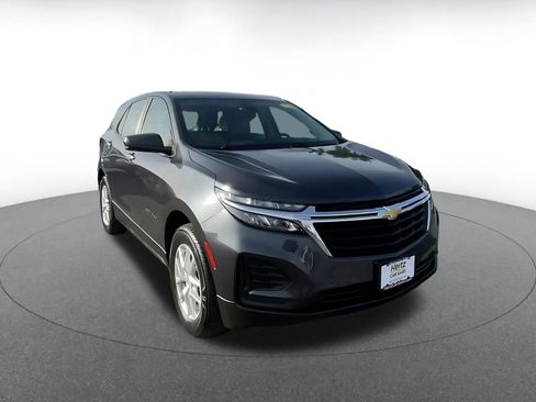 Used 2022 Chevrolet Equinox LS image 3