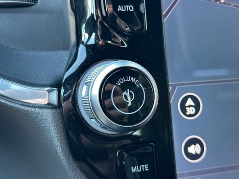 Used 2025 RAM 1500 Laramie AWD/4WD image 31