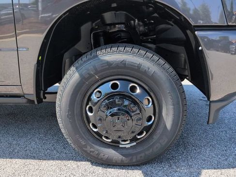 New 2026 RAM 3500 Laramie AWD/4WD image 10