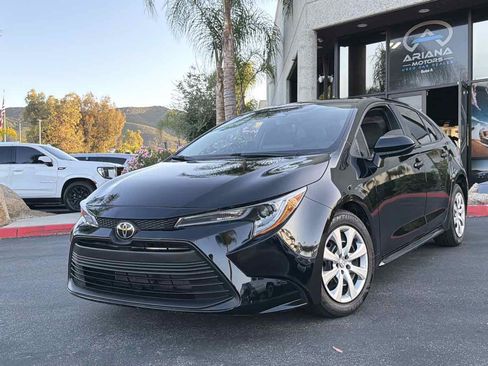 Used 2025 Toyota Corolla LE FWD image 2
