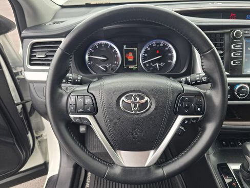 Used 2017 Toyota Highlander XLE AWD/4WD image 13