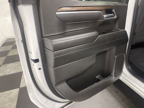 Used 2025 Chevrolet Silverado 1500 LT image 15