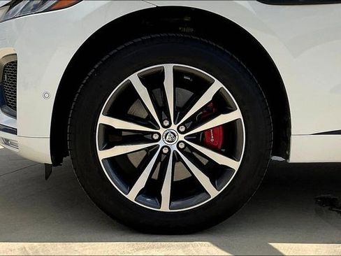 Used 2025 Jaguar F-PACE R-Dynamic S image 9