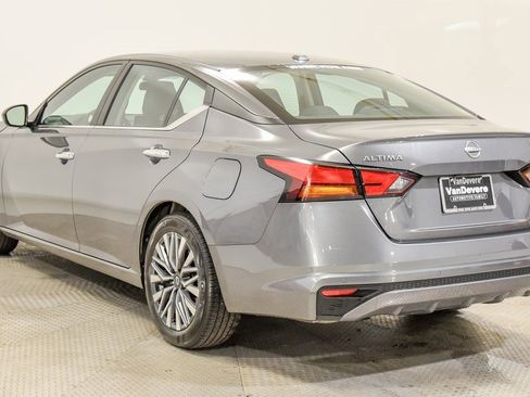 Used 2024 Nissan Altima 2.5 SV image 11