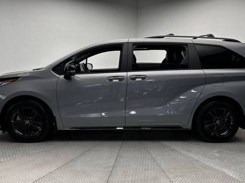 Used 2025 Toyota Sienna XSE w/ XSE Premium Package AWD/4WD image 4