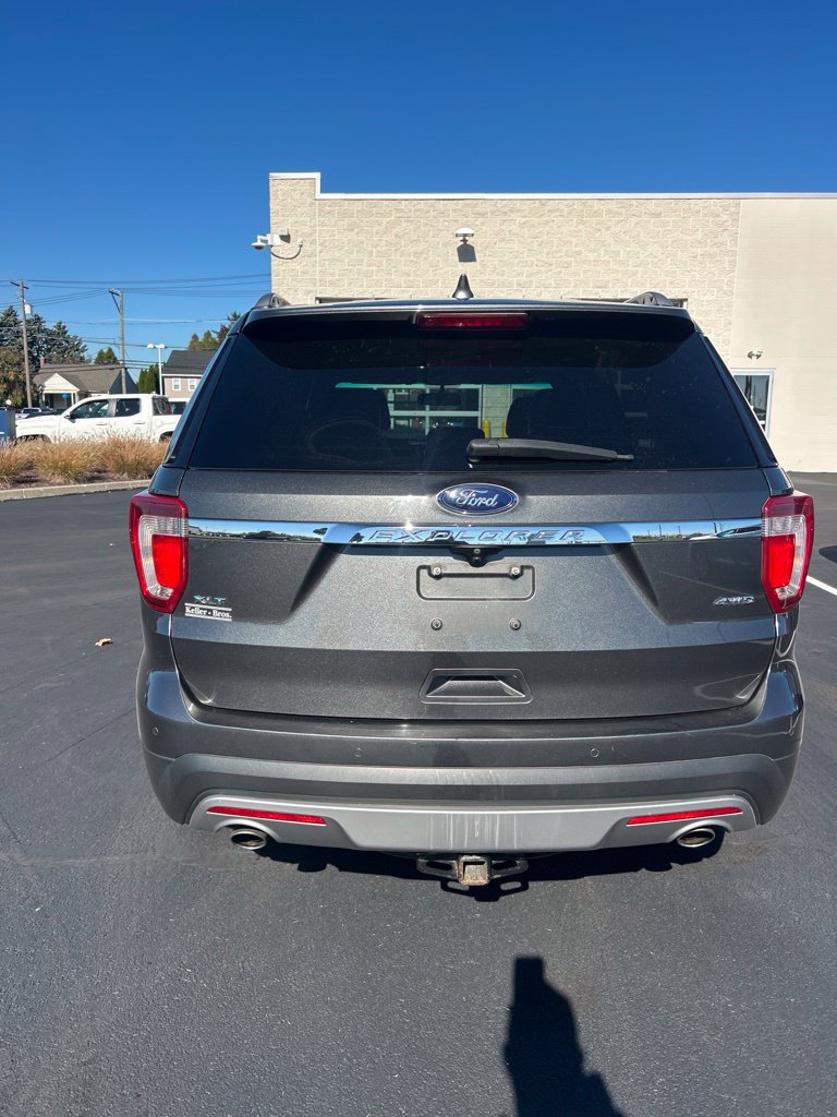 Used 2016 Ford Explorer XLT w/ Equipment Group 202A AWD/4WD image 4