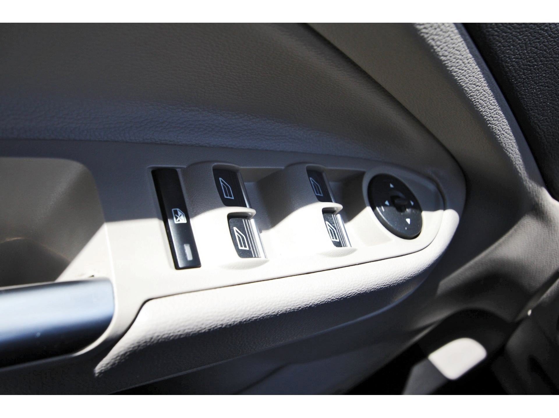Used 2019 Ford Escape SE FWD image 21