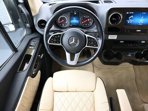 Used 2020 Mercedes-Benz Sprinter 2500 image 37