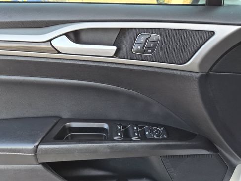 Used 2019 Ford Fusion SEL FWD image 11