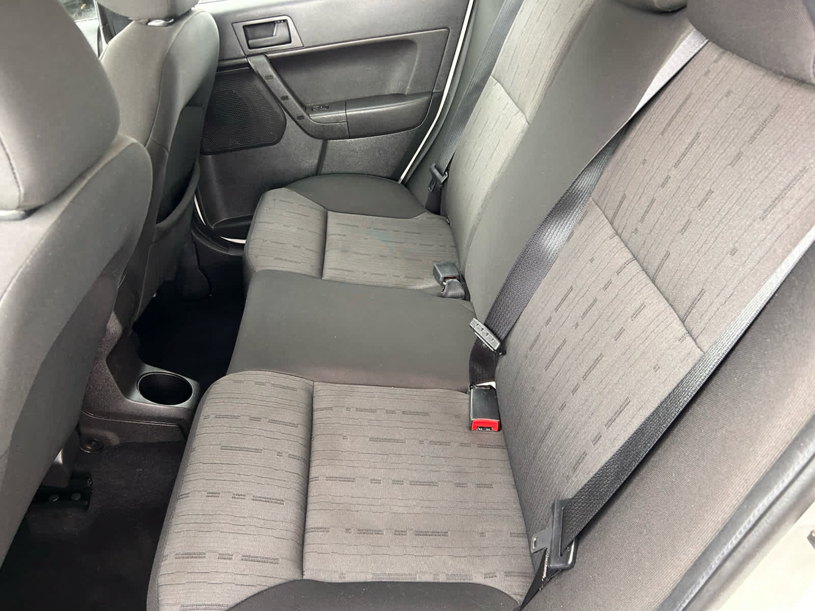 Used 2010 Ford Focus SE FWD image 20