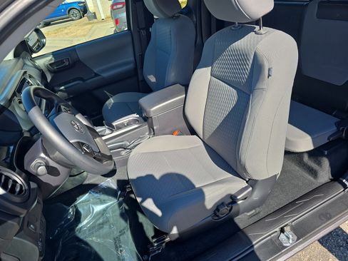 Used 2023 Toyota Tacoma SR image 17