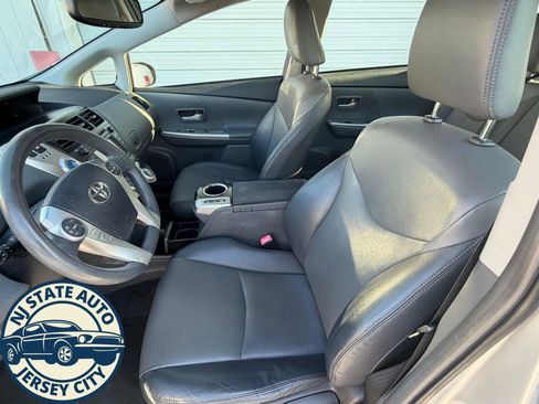 Used 2012 Toyota Prius V Five image 4
