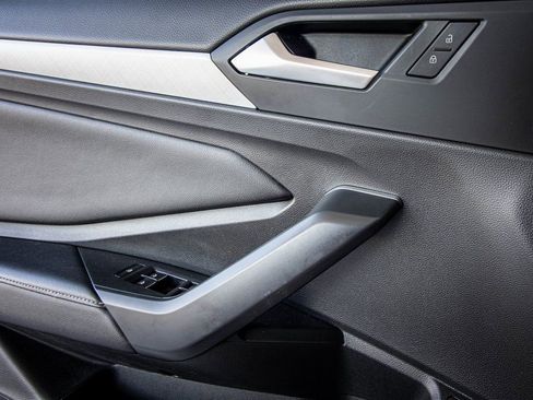 Used 2022 Volkswagen Jetta SE image 23