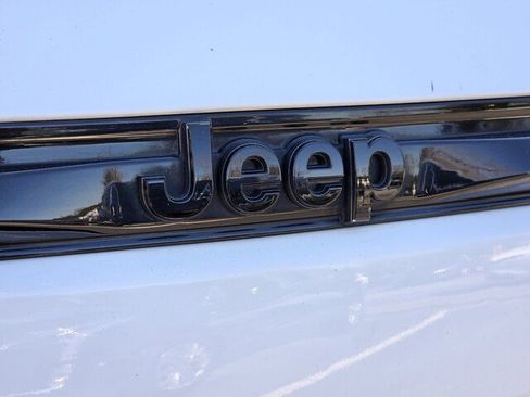 Used 2023 Jeep Grand Cherokee Limited w/ Luxury Tech Group II image 35