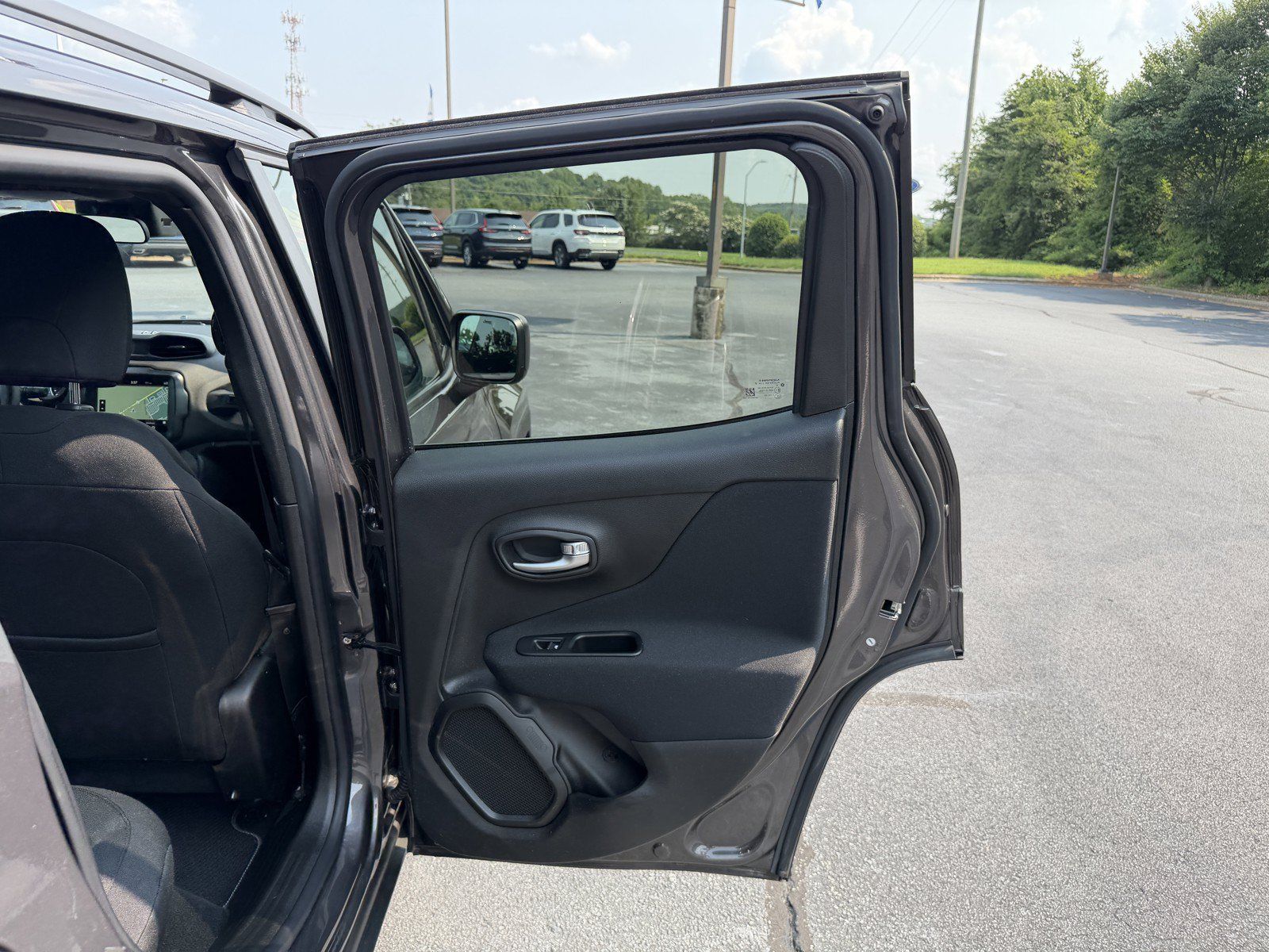 Used 2021 Jeep Renegade Latitude FWD image 12