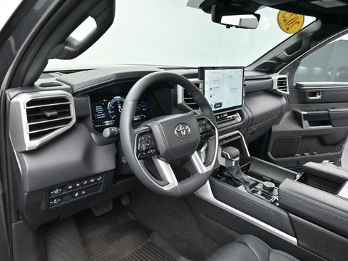 Used 2025 Toyota Tundra Platinum AWD/4WD image 13