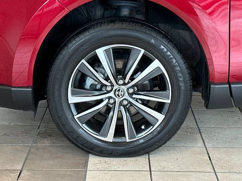 Certified 2022 Toyota Venza LE image 26