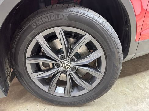 Used 2022 Volkswagen Tiguan SE image 29