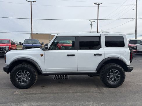 New 2025 Ford Bronco Badlands image 5