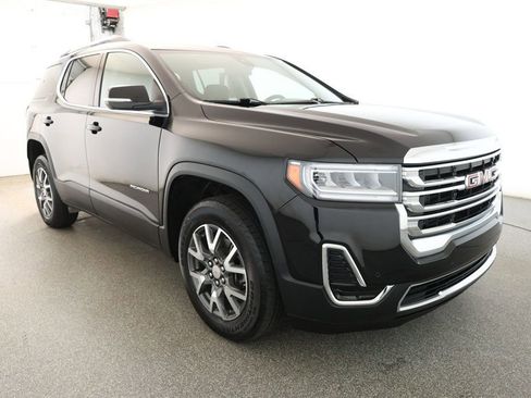 Used 2023 GMC Acadia SLE w/ Driver Convenience Package image 3