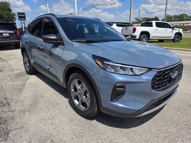Used 2025 Ford Escape ST-Line w/ Tech Pack #1 FWD image 7
