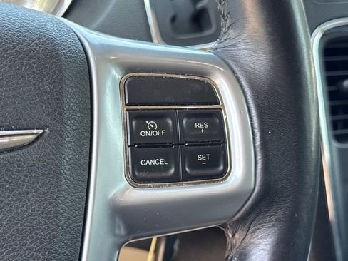 Used 2013 Chrysler Town & Country Touring FWD image 28