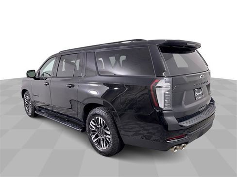 Used 2025 Chevrolet Suburban Z71 w/ Z71 Off-Road Package image 6