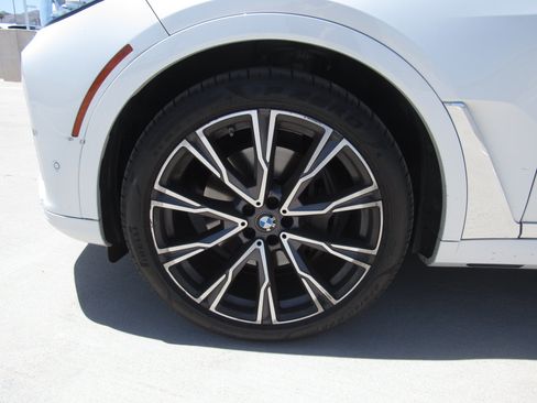 Used 2021 BMW X7 xDrive40i w/ Executive Package AWD/4WD image 4
