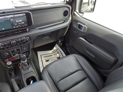 Used 2024 Jeep Gladiator Rubicon w/ Technology Group image 16