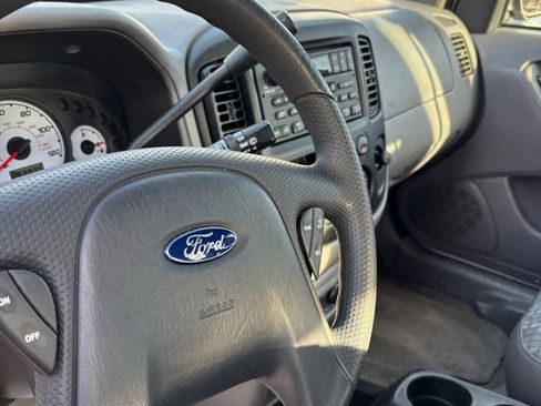 Used 2002 Ford Escape XLS image 16