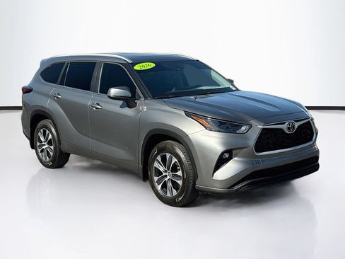 Certified 2026 Toyota Highlander XLE AWD/4WD image 3