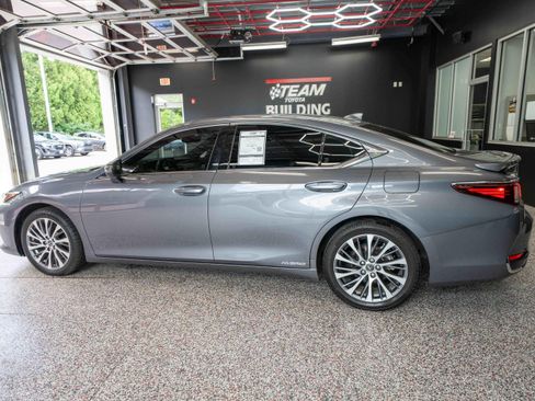 Used 2019 Lexus ES 300h w/ Premium Package FWD image 2