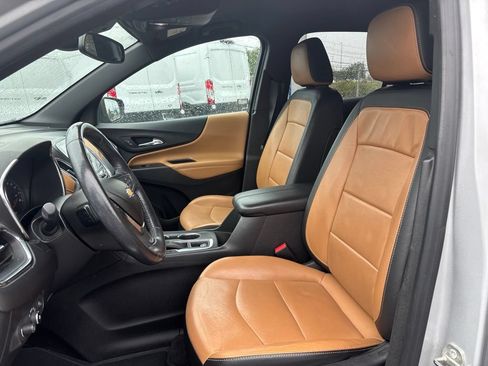 Used 2018 Chevrolet Equinox Premier w/ Infotainment II Package AWD/4WD image 9